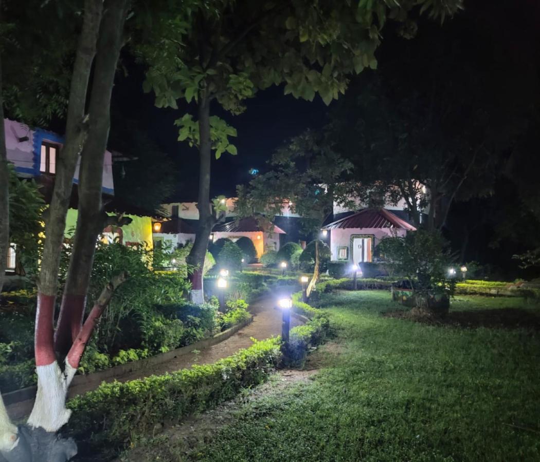Hotel Raktokorobi Karu Gram Sri Niketan Exteriér fotografie